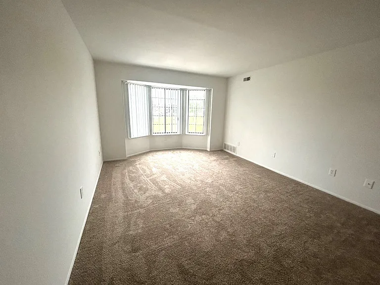 Charter Oaks Apartments — Photo 153