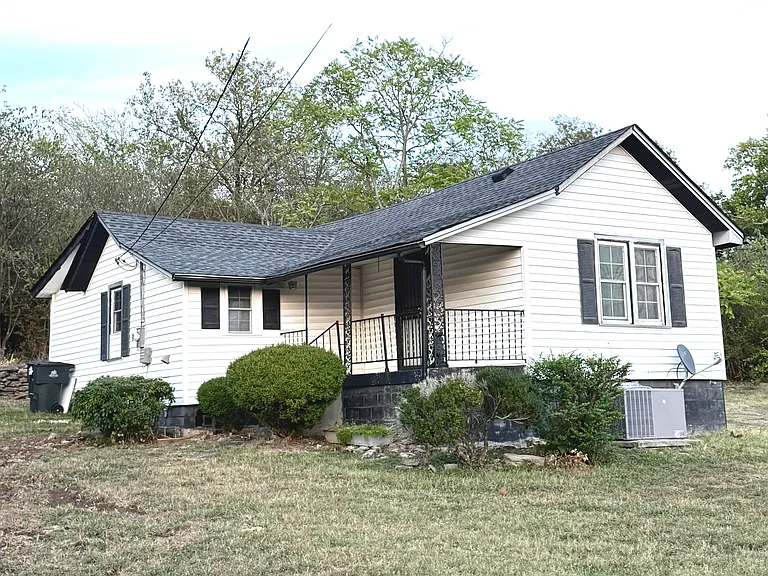 3734 John Mallette Dr — Photo 1