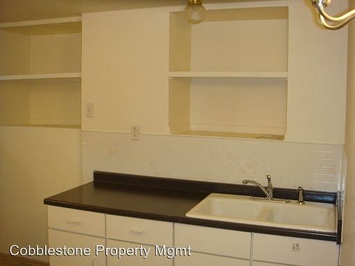 2nd image of 1615 W Jefferson St