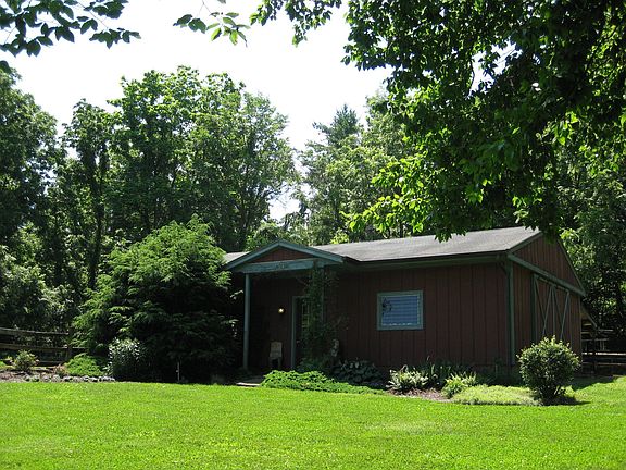 3-Stalls & Storybook Charm! 