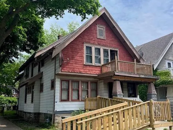 3748 North 17th STREET, Milwaukee, WI 53206