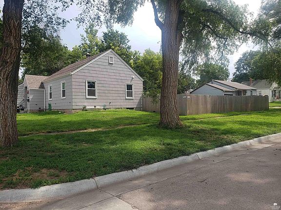 4th image of 906 10th St