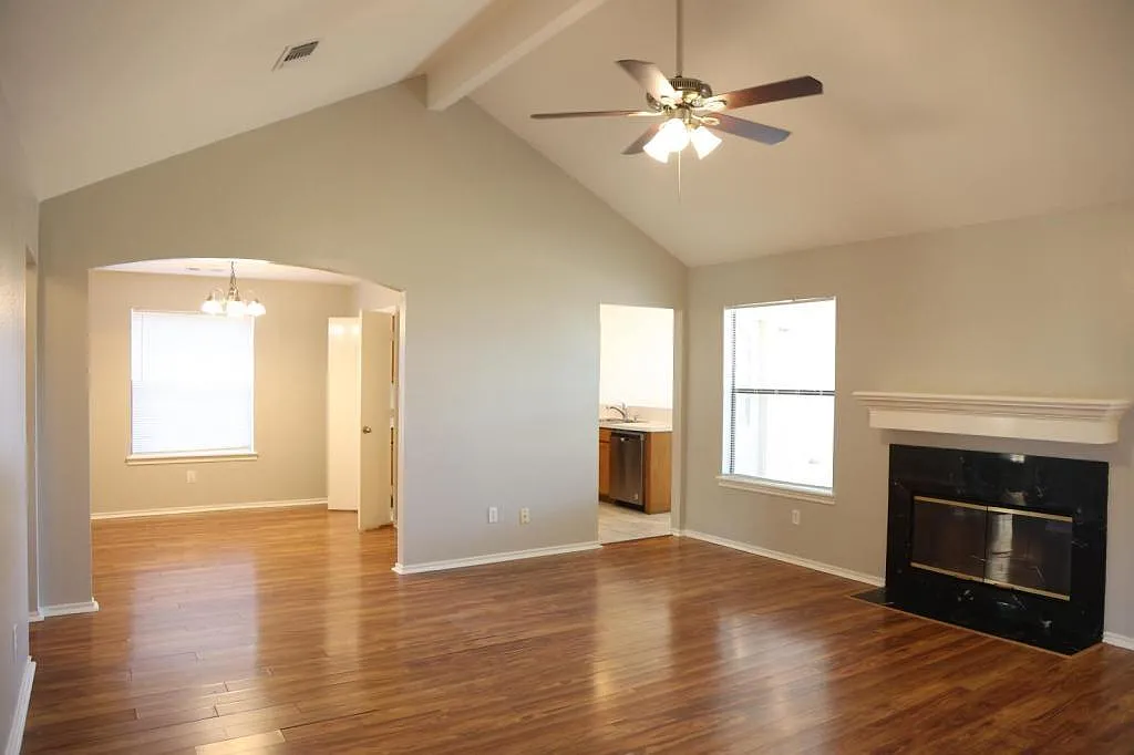 3 bed, 2.0 bath, 1590 sqft, $1,850 — Photo 4