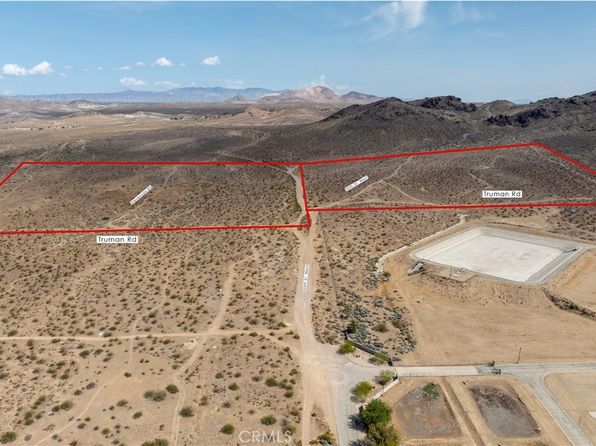 35 35th St W, Rosamond, CA 93560
