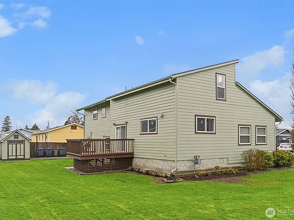 3rd image of 601 Celery Avenue