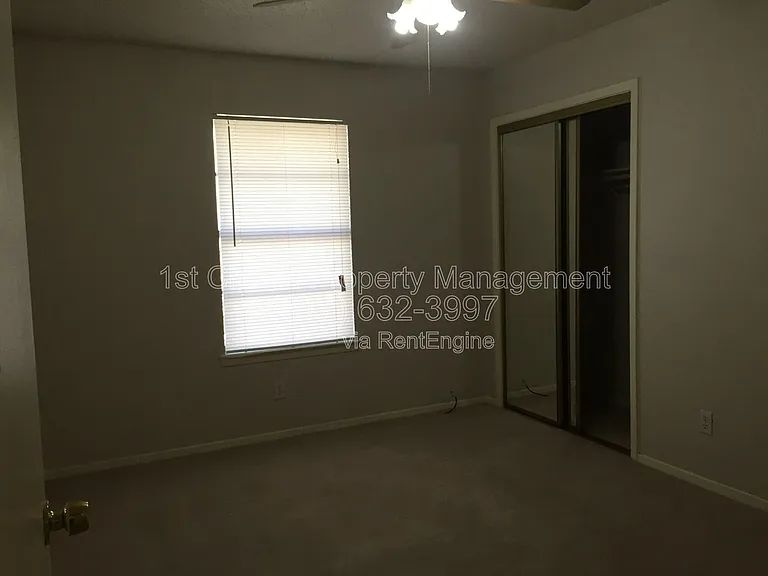 7704 Jennifer Ln — Photo 5