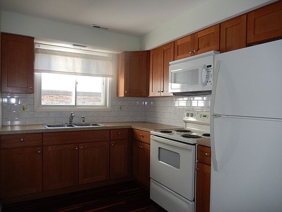 3rd image of 4600 Vernon Ave APT 7