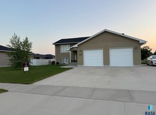 1508 Country Dr, Mitchell, SD 57301
