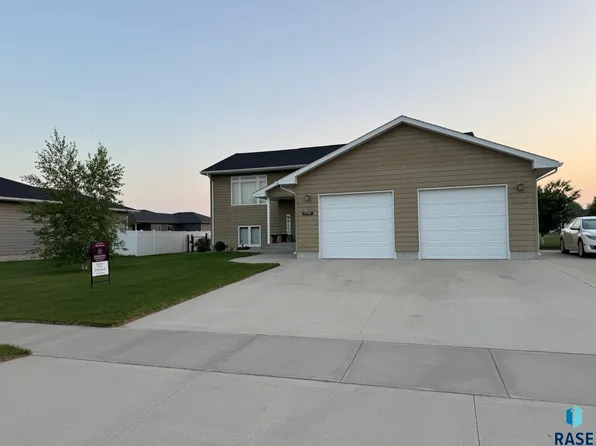 1508 Country Dr, Mitchell, SD 57301