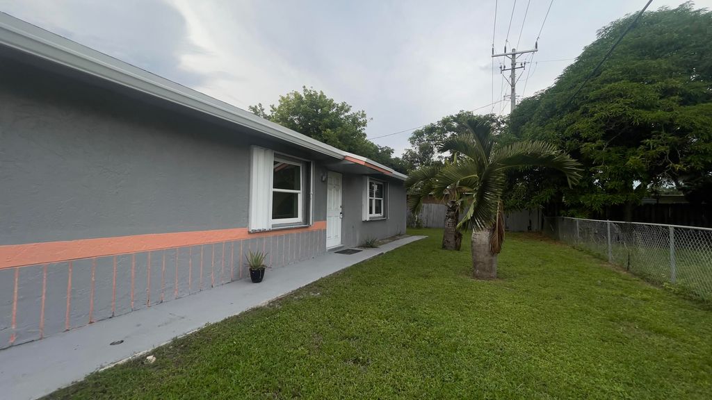2691 NW 8th St, Pompano Beach
