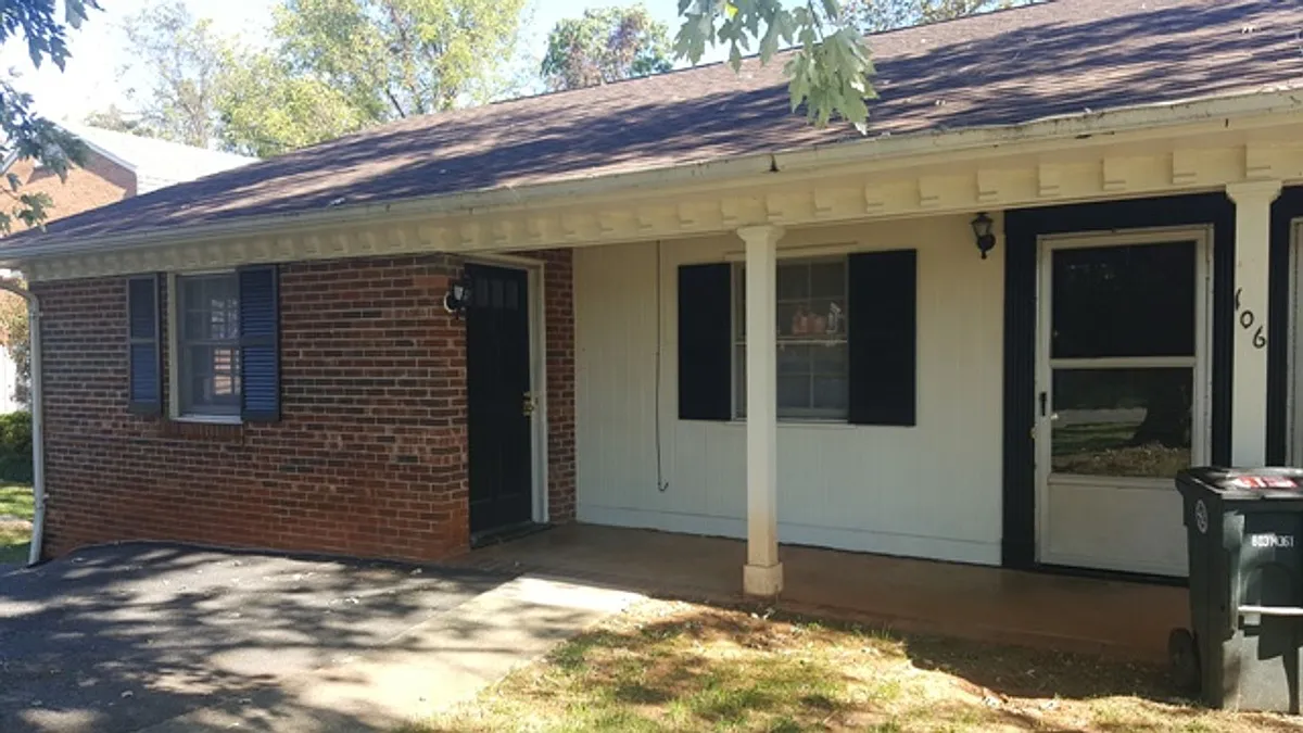 Building Photo - 106 Holmes Cir