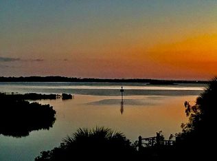 10701 Pine Island Dr, Weeki Wachee, FL 34607