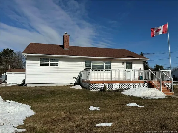 60 McIntosh St, Miramichi, NB E1N 2B3