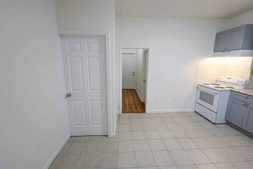 4 bed, 1.0 bath, 1250 sqft, $3,700 — Photo 4