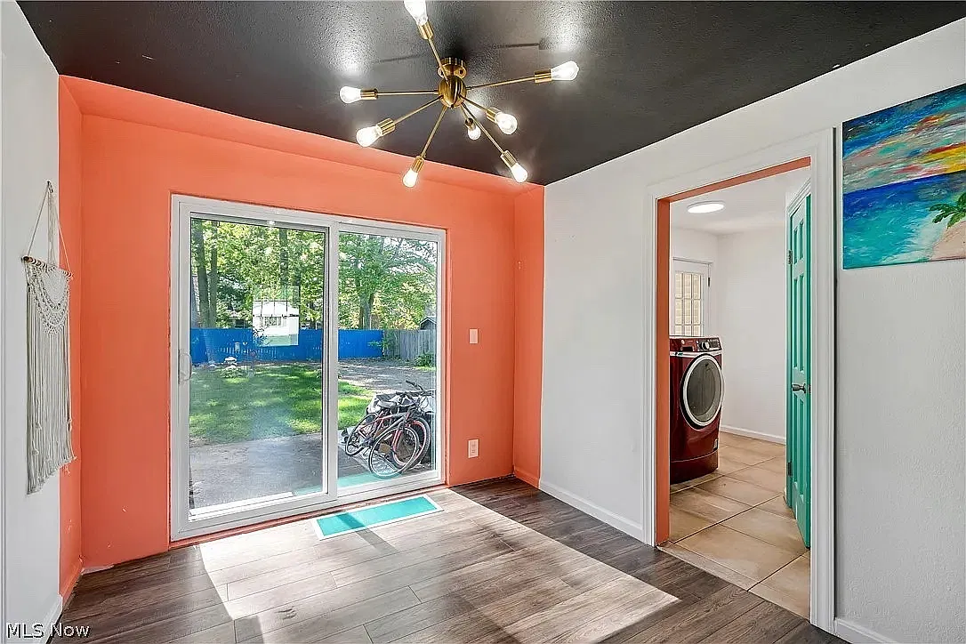 621 Kenmore Ave NE — Photo 4