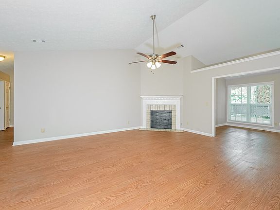 3rd image of 750 Paris Dr