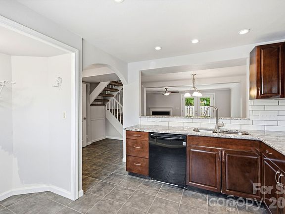 5th image of 242 Water Oak Dr