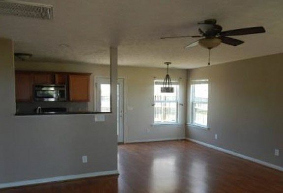 4th image of 3008 W Bishop Dr