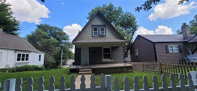1st image of 405/407 N Lawndale Ave