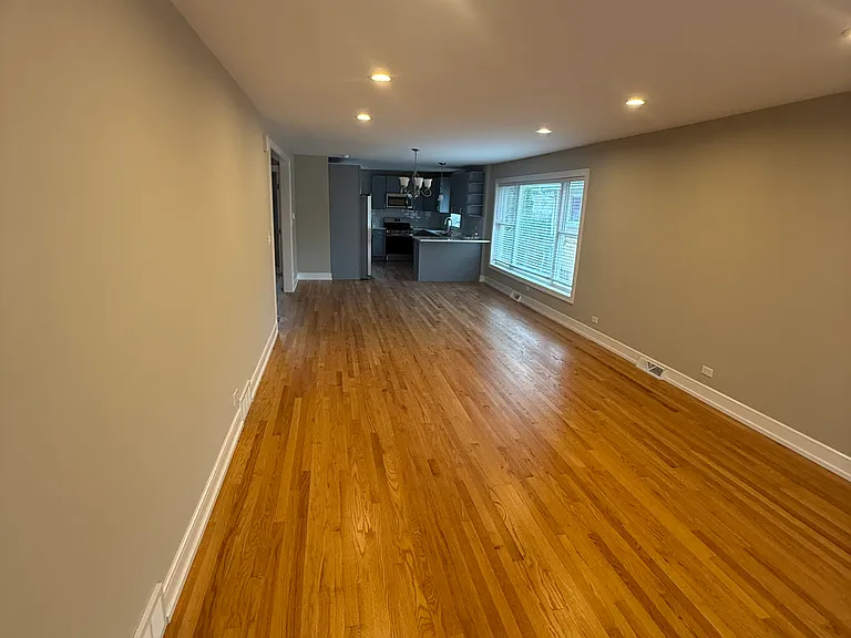 4521 N Plainfield Ave — Photo 5