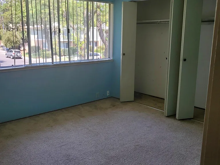 1536 Drake Dr — Photo 17