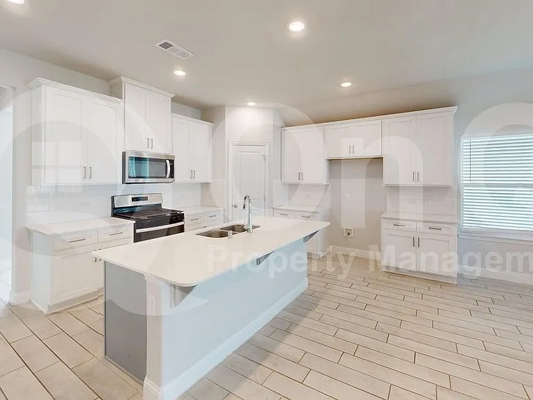 221 Santa Lucia Dr — Photo 8