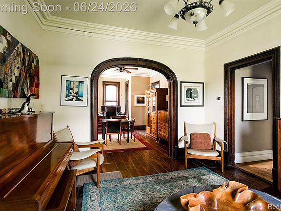2nd image of 3643 Lincoln St