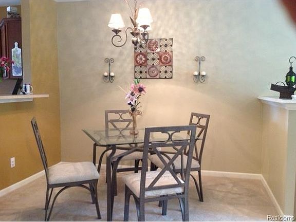 5th image of 484 Village Ln #1