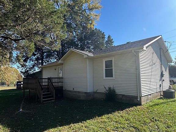 3rd image of 106 Countryside Dr