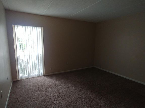 3rd image of 510 N Trask St #305
