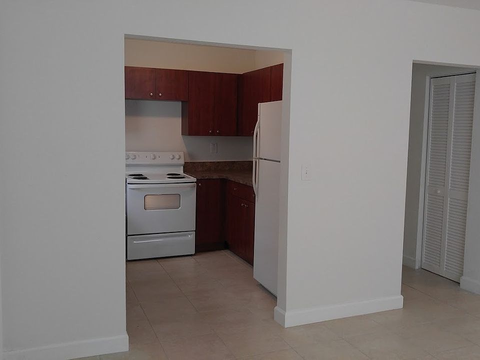 1st image of 275 NE 161st St