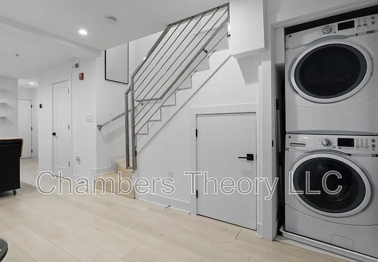 4 R St NW #5 — Photo 10
