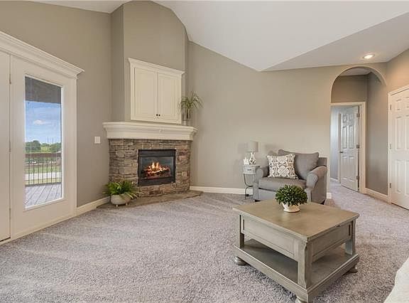 5th image of 1008 NW Persimmon Dr