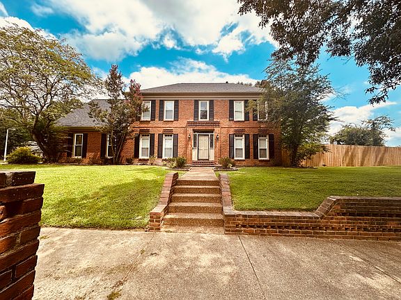 2nd image of 3020 Laurinburg Cir