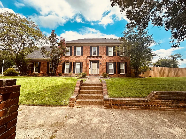 3020 Laurinburg Cir — Photo 3