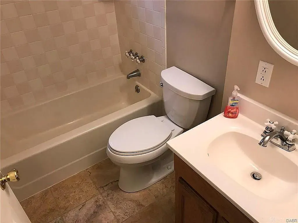 3 bed, 2.0 bath, 1390 sqft, $1,900 — Photo 4