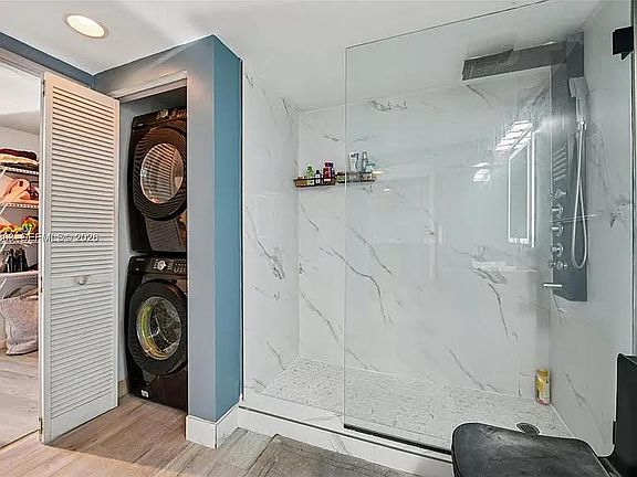 3rd image of 1750 N Bayshore Dr APT 4210