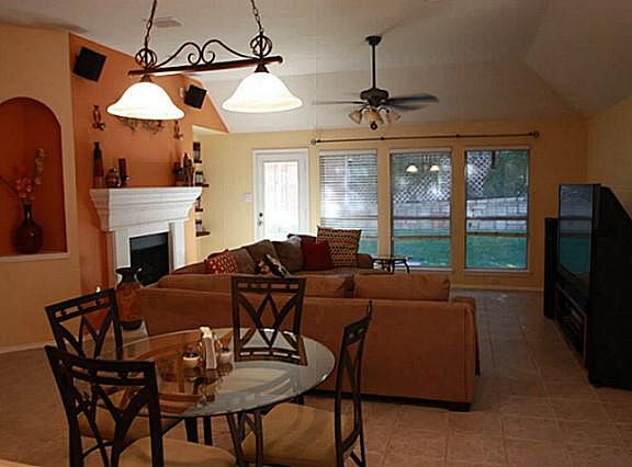 5th image of 427 Patricia Ln