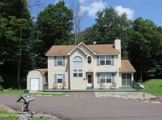 1032 Ridge Rd, Newfoundland, PA 18445