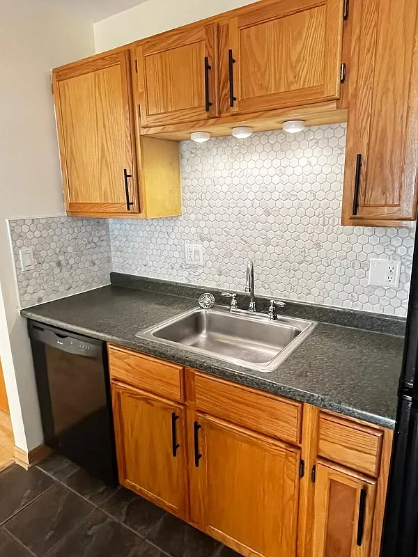 1 bed, 850 sqft, $1,650 — Photo 3