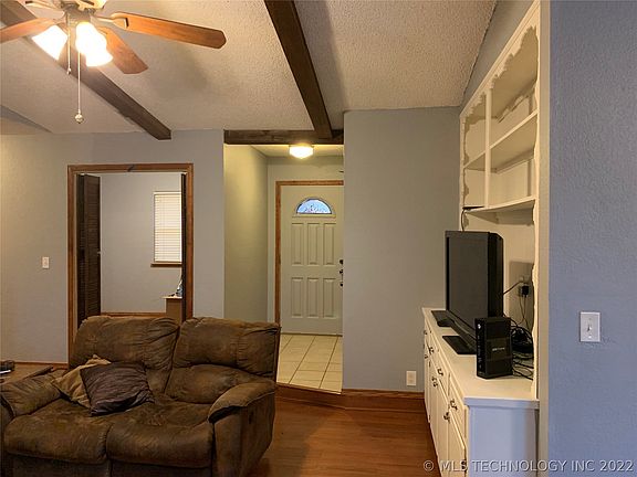 2nd image of 653 E 135th Pl