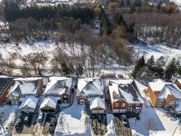 6 New London Ct, Brampton, ON L6Y 4E4