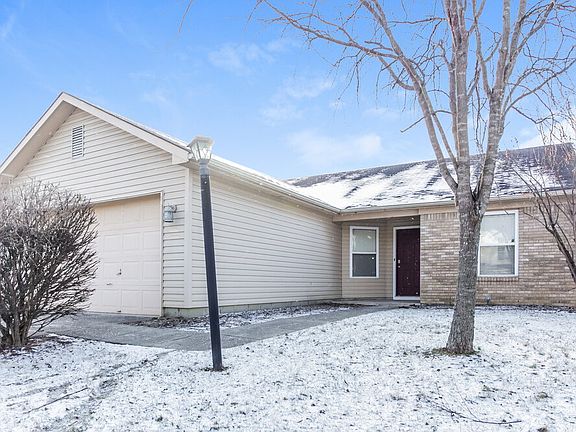 3rd image of 7621 Blue Willow Dr