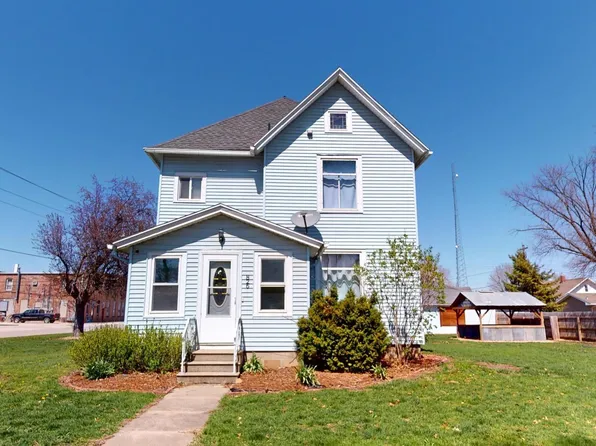 826 Nash St, Aplington, IA 50604