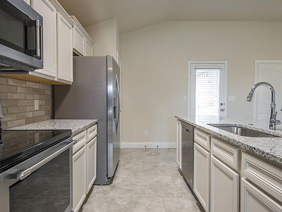 3rd image of 13608 Avenue W