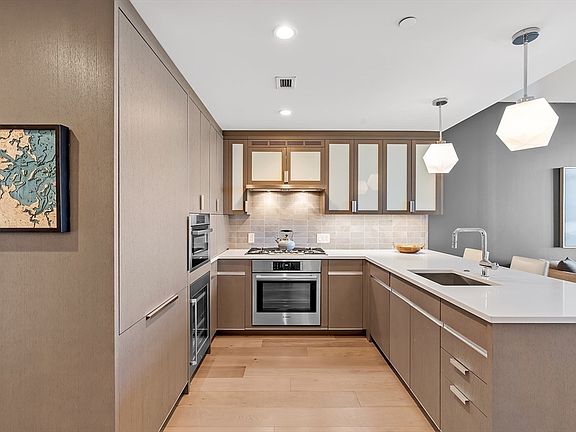 5th image of 100 Lovejoy Wharf Unit 11F