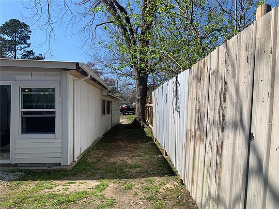 5th image of 440 Eagle St