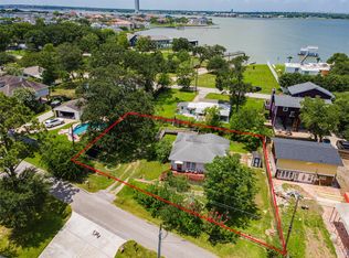 1912 E Winn St, Kemah, TX 77565