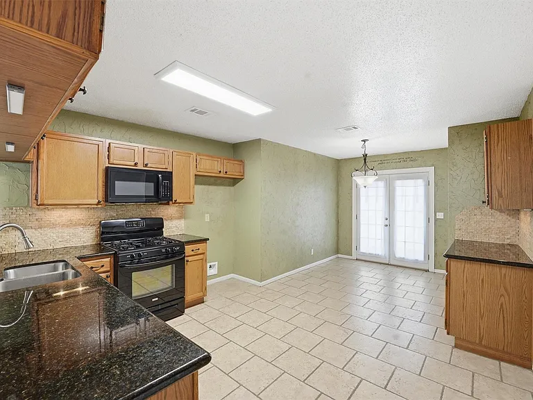 17219 Kettle Creek Dr — Photo 9