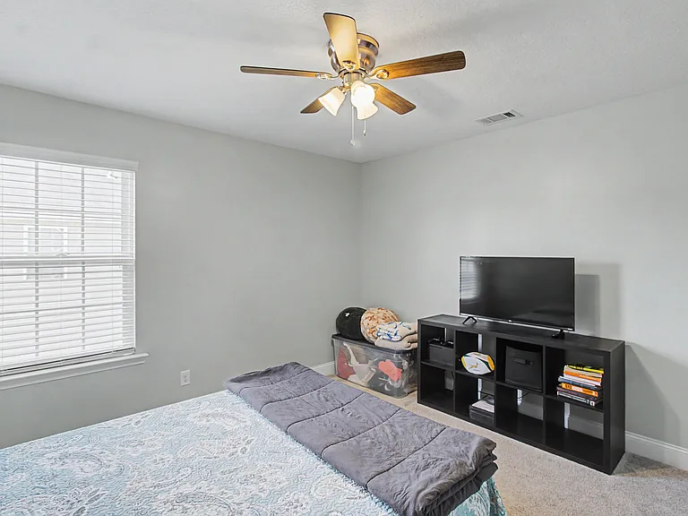 906 Rachel Ln — Photo 14
